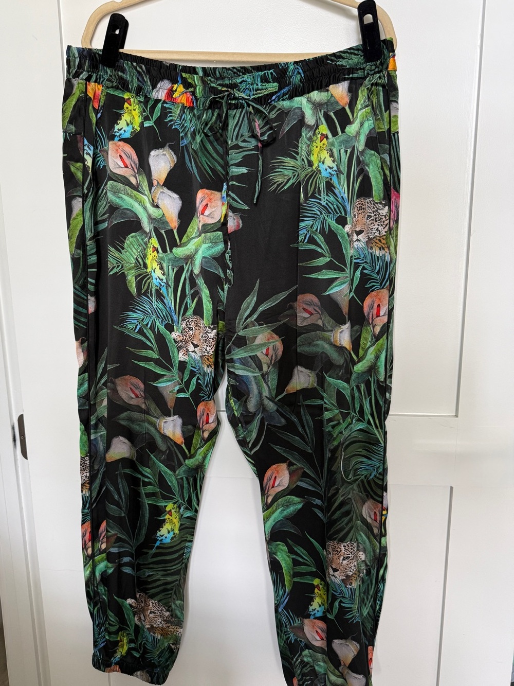 Johnny Was silk joggers in amazing tropical/ jungle print. EUC. Size XL